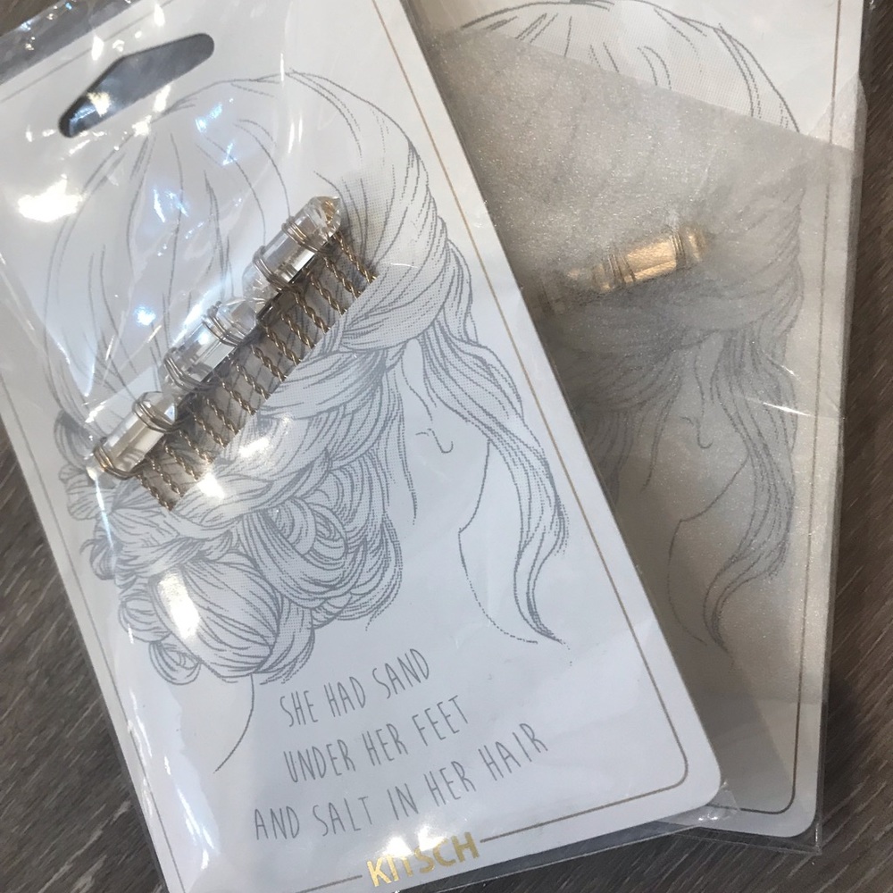 NWT Kitsch Bun Pin